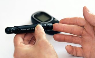 Prévenir le diabète en retraite : alimentation et activité physique adaptées