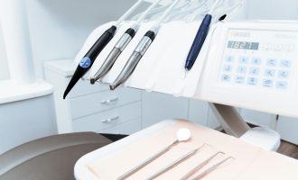 Santé dentaire en retraite : soins, prévention et visites chez le dentiste