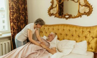 Être aidant familial : comment prendre soin de l'autre sans s'oublier ?