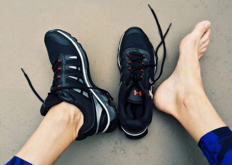 4 exercices simples pour prendre soin de ses pieds en marchant