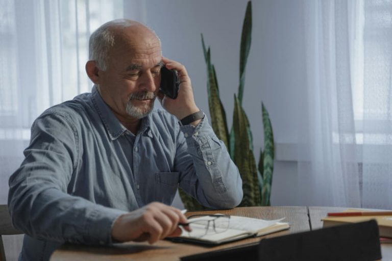 Prendre son smartphone en main, pas à pas : des exercices simples pour gagner en confiance
